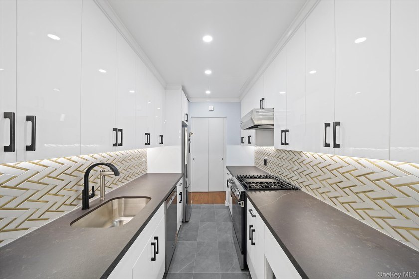 Welcome to one of Windsor Park's most exceptional residences-a - photo 8