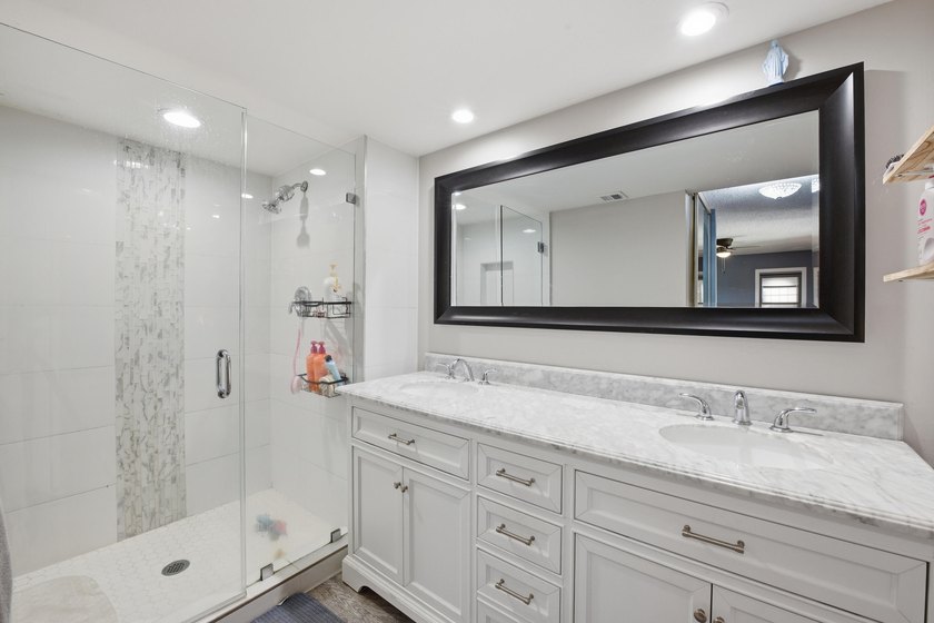Beautifully updated 3-bedroom, 2.5-bath home in the highly - photo 17