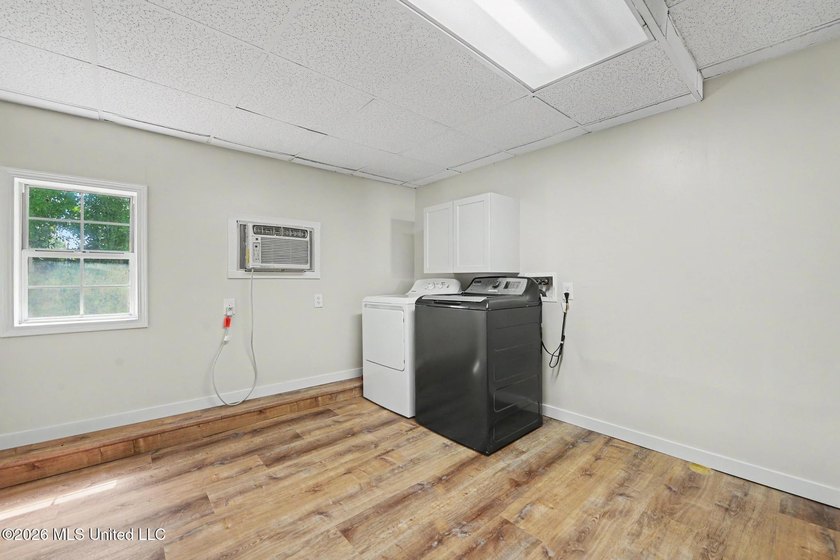 HUGE PRICE IMPROVEMENT! Your search ends here! Renovated home in - photo 19