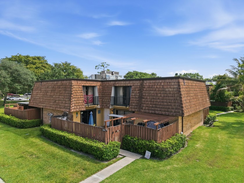 Beautifully updated 3-bedroom, 2.5-bath home in the highly - photo 21