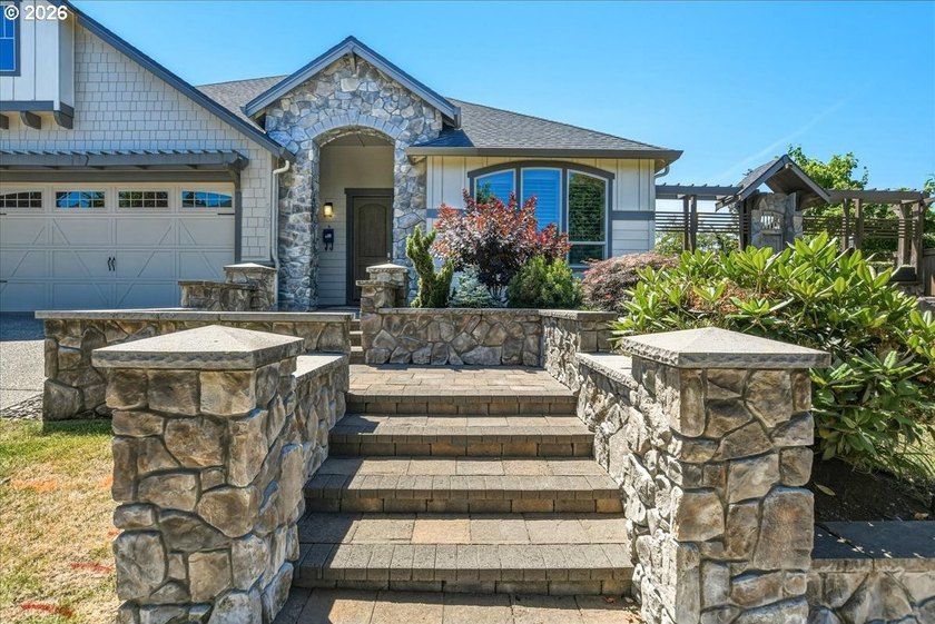 Beautifully appointed Pacific Lifestyle home featuring 3 - photo 2