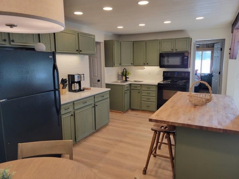 Little Hills Lake year-round vacation home offers a well-managed - photo 9