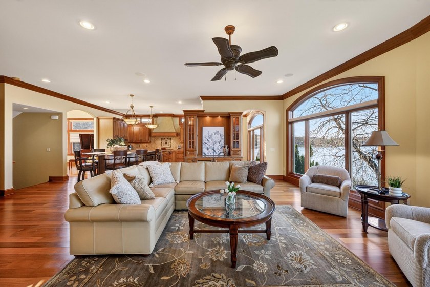 Custom-built with exceptional craftsmanship and finishes - photo 4