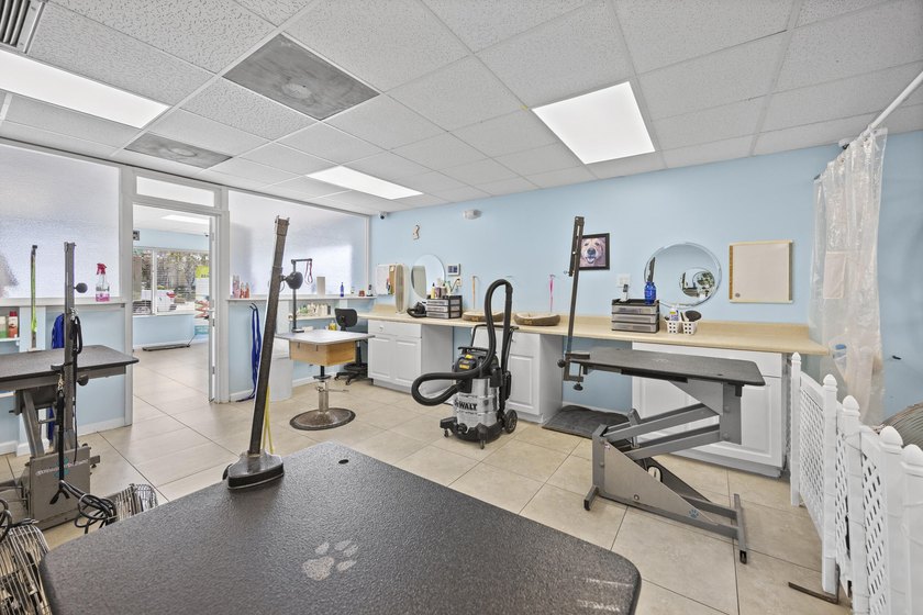 Well-established pet grooming salon in Deerfield Beach, located - photo 6