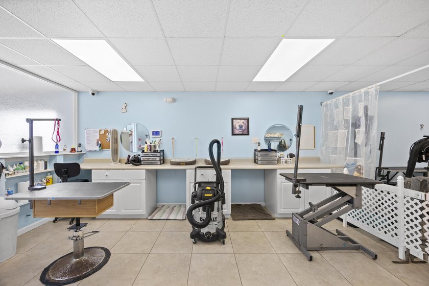 Well-established pet grooming salon in Deerfield Beach, located - photo 7