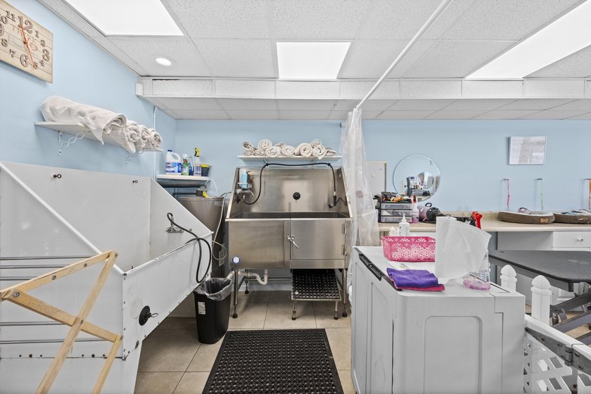 Well-established pet grooming salon in Deerfield Beach, located - photo 8