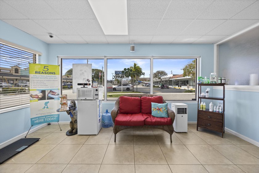 Well-established pet grooming salon in Deerfield Beach, located - photo 10
