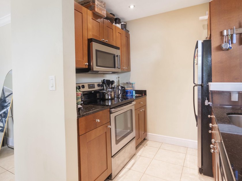 THE HOTTEST DUPLEX OPPORTUNITY IN OAKLAND PARK - WALK TO FUNKY - photo 11