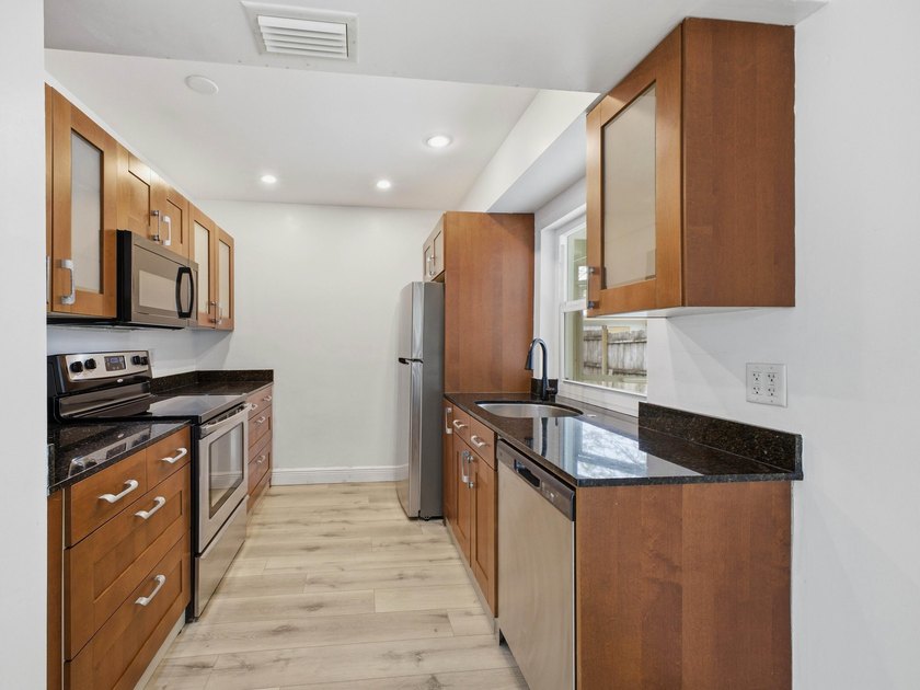 THE HOTTEST DUPLEX OPPORTUNITY IN OAKLAND PARK - WALK TO FUNKY - photo 24