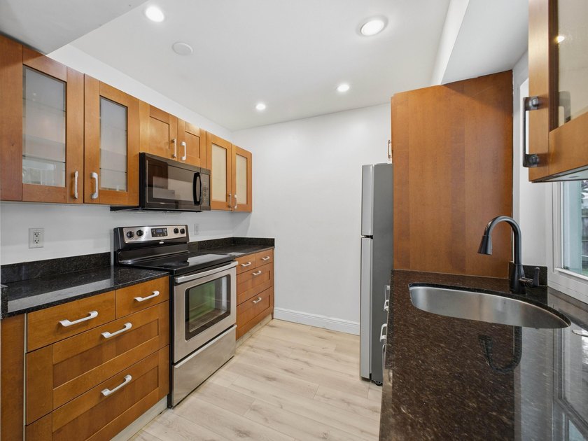 THE HOTTEST DUPLEX OPPORTUNITY IN OAKLAND PARK - WALK TO FUNKY - photo 25