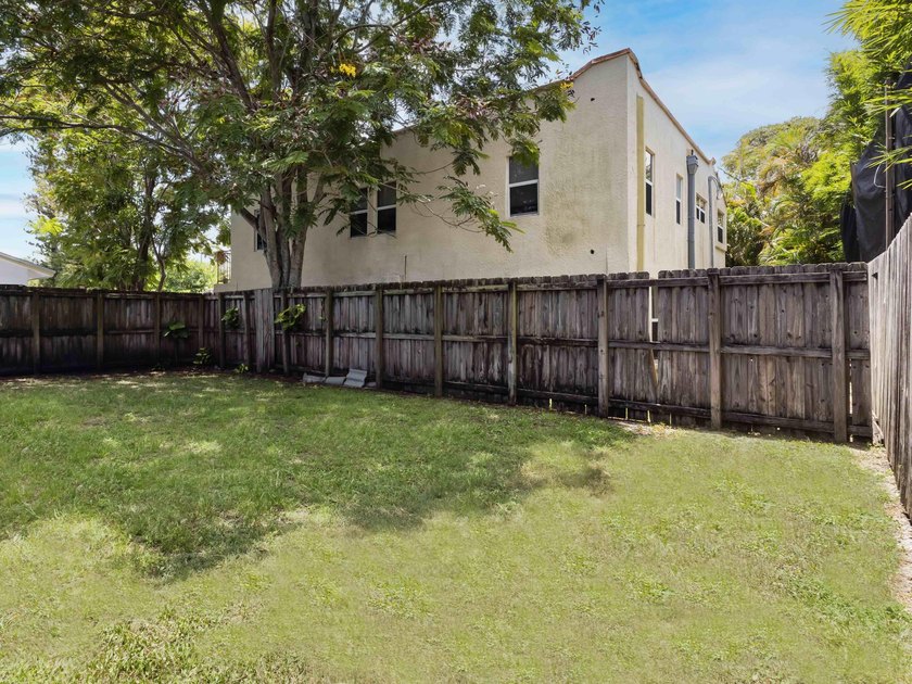 THE HOTTEST DUPLEX OPPORTUNITY IN OAKLAND PARK - WALK TO FUNKY - photo 37