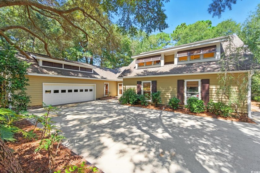 PRICE REDUCED !!! *Luxury Living on the Links* with an elegant - photo 2
