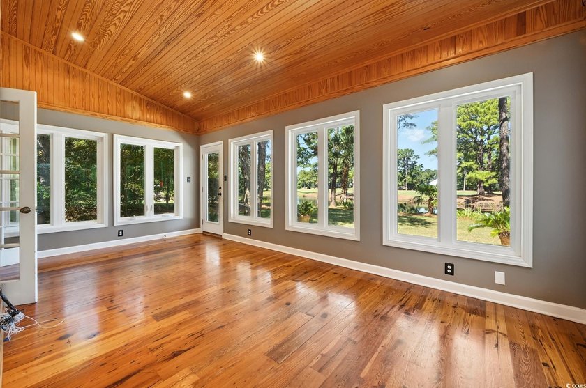 PRICE REDUCED !!! *Luxury Living on the Links* with an elegant - photo 3