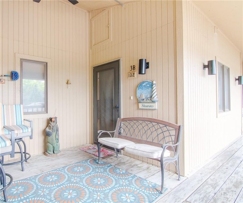 Welcome to lake life at its BEST! This absolutely gorgeous - photo 3