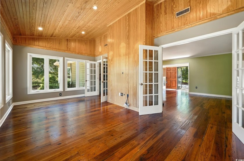 PRICE REDUCED !!! *Luxury Living on the Links* with an elegant - photo 10