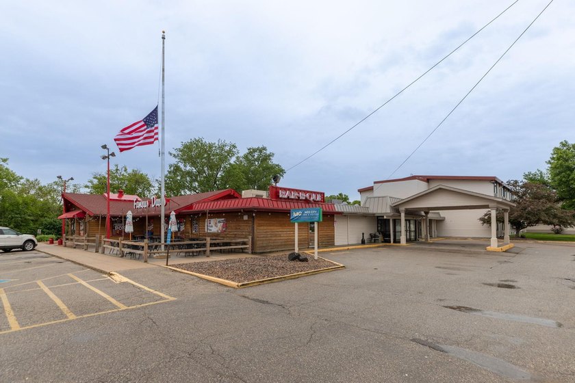 Outstanding opportunity for a centrally located Rochester, MN - photo 17