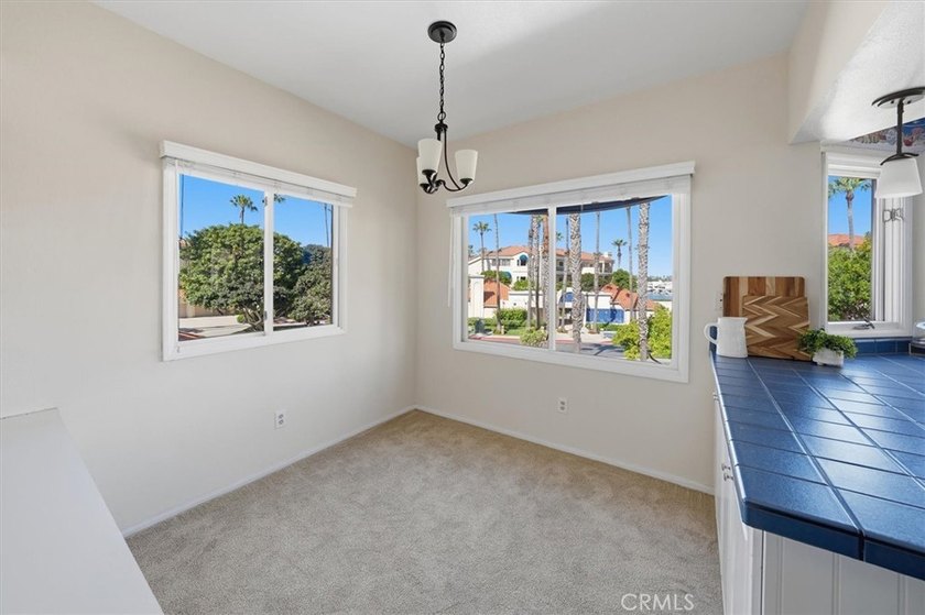 Stunning single-level waterfront condo in the exclusive gated - photo 18