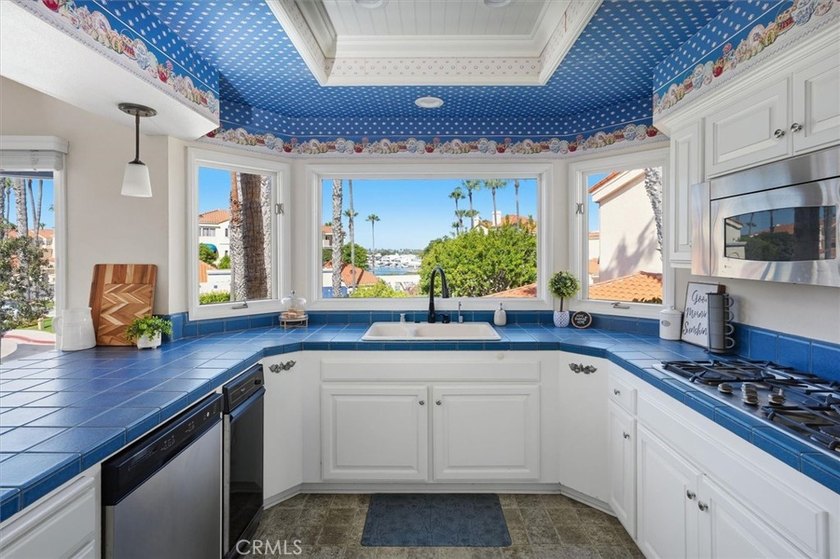 Stunning single-level waterfront condo in the exclusive gated - photo 20