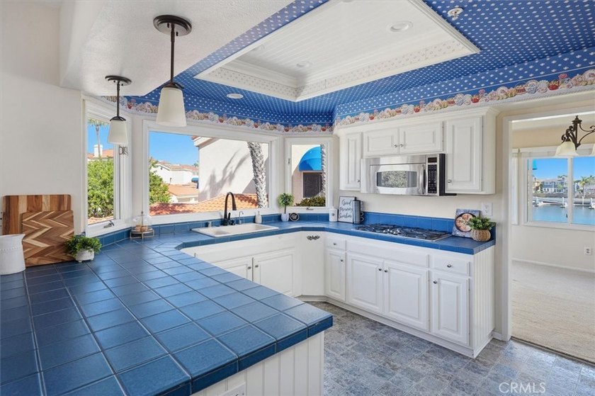 Stunning single-level waterfront condo in the exclusive gated - photo 21