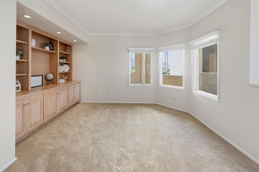 Stunning single-level waterfront condo in the exclusive gated - photo 22