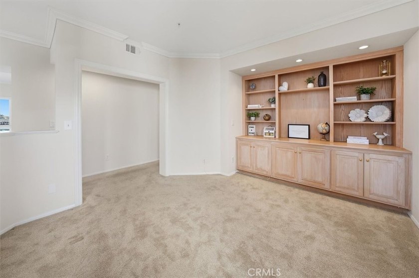 Stunning single-level waterfront condo in the exclusive gated - photo 23