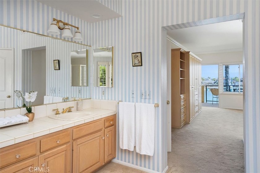 Stunning single-level waterfront condo in the exclusive gated - photo 31