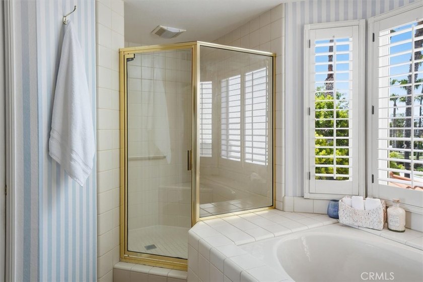 Stunning single-level waterfront condo in the exclusive gated - photo 32