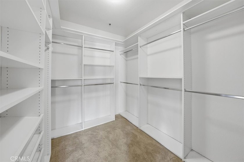 Stunning single-level waterfront condo in the exclusive gated - photo 33