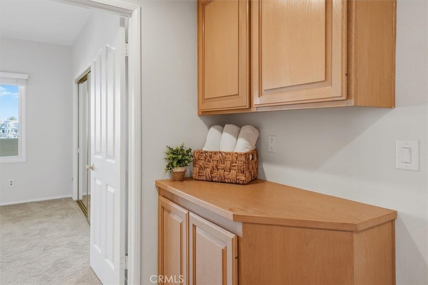 Stunning single-level waterfront condo in the exclusive gated - photo 34