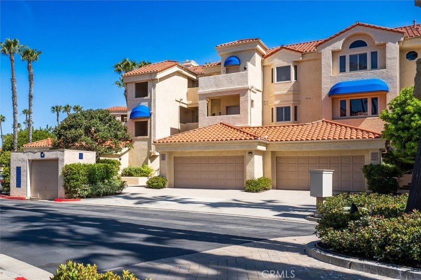 Stunning single-level waterfront condo in the exclusive gated - photo 39