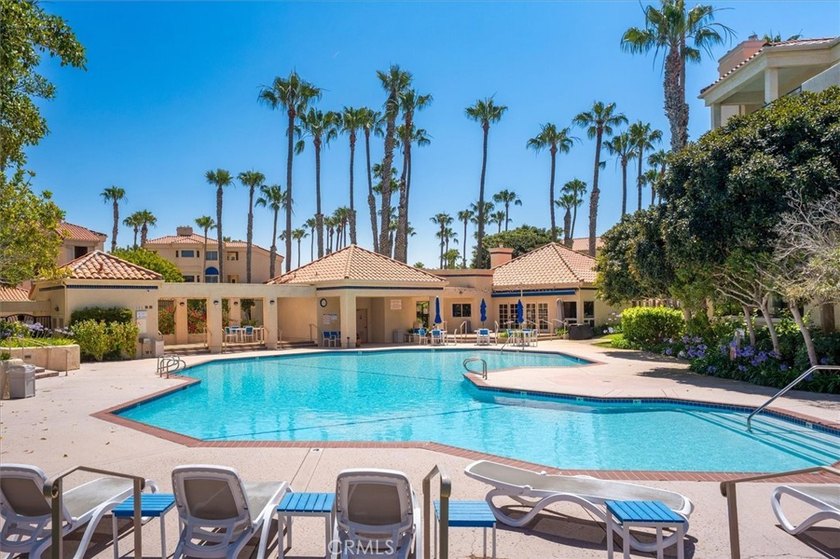 Stunning single-level waterfront condo in the exclusive gated - photo 43