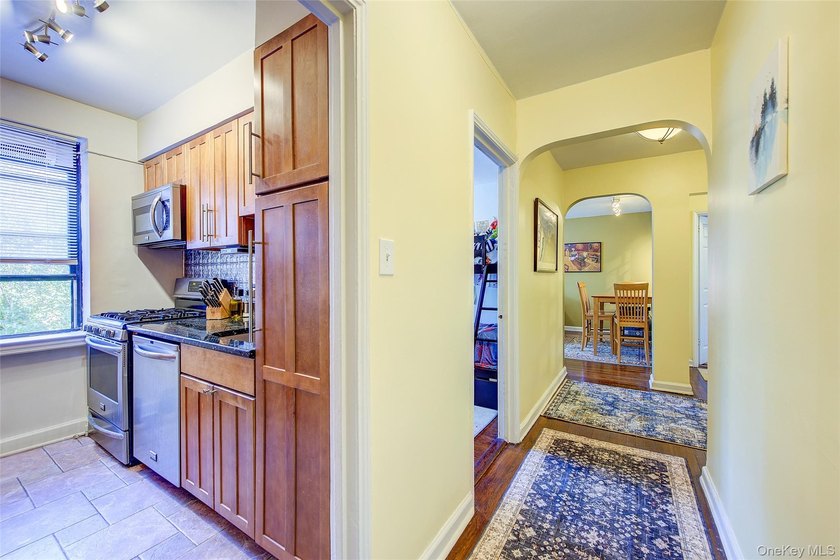 Welcome to Rocky Hill Terrace! This bright and spacious - photo 11