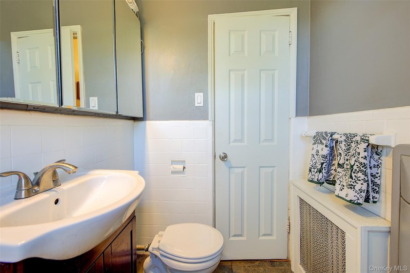 Welcome to Rocky Hill Terrace! This bright and spacious - photo 23