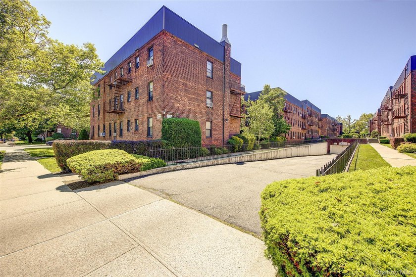 Welcome to Rocky Hill Terrace! This bright and spacious - photo 24