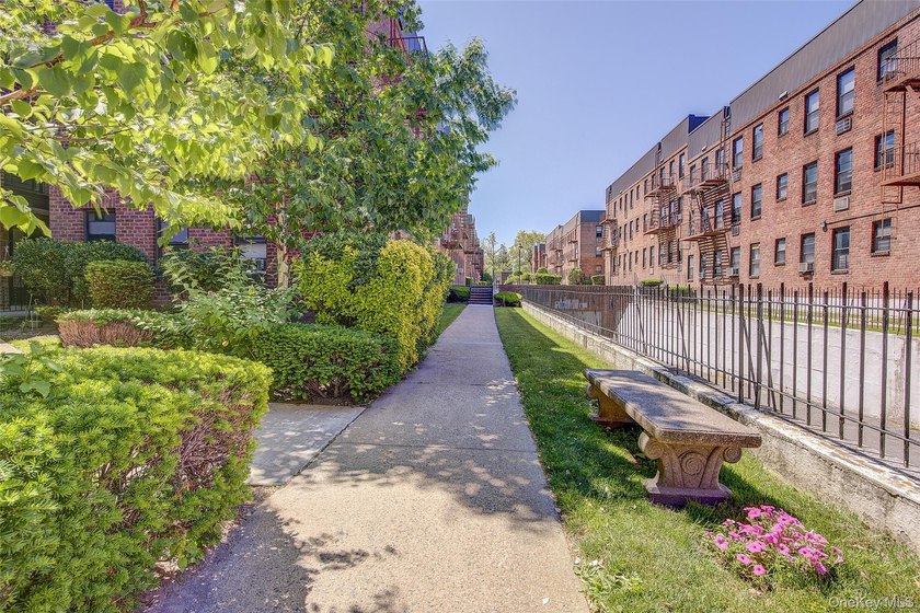 Welcome to Rocky Hill Terrace! This bright and spacious - photo 25