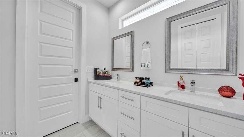 Beautiful pool home located in the heart of Cape Coral. This - photo 33