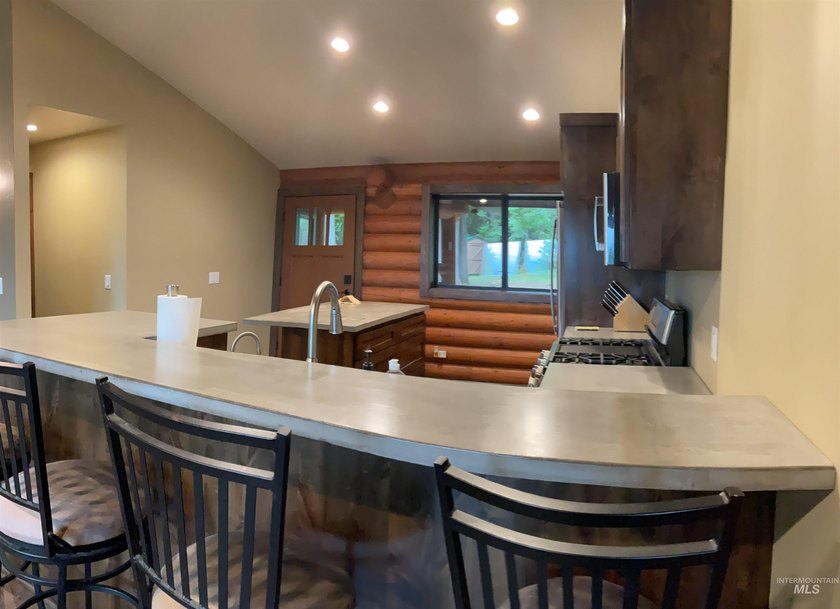 Stunning Views of Dworshak Reservoir | Fully Renovated Log Home - photo 14