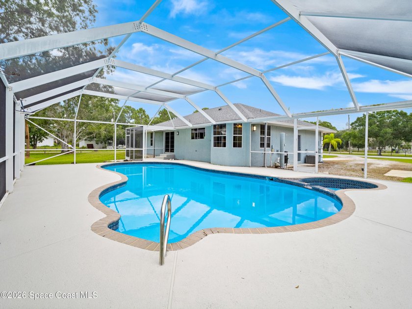 Private Pool Estate with Detached Pool House &amp; Pond Views - photo 25