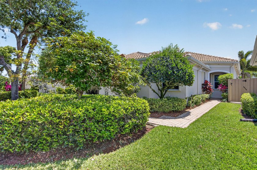 Showings Wednesday, July 15th only. Set within the prestigious - photo 3
