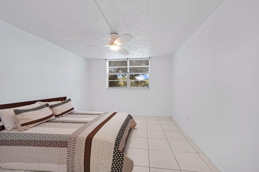 Welcome to this thoughtfully renovated, one-bedroom - photo 12
