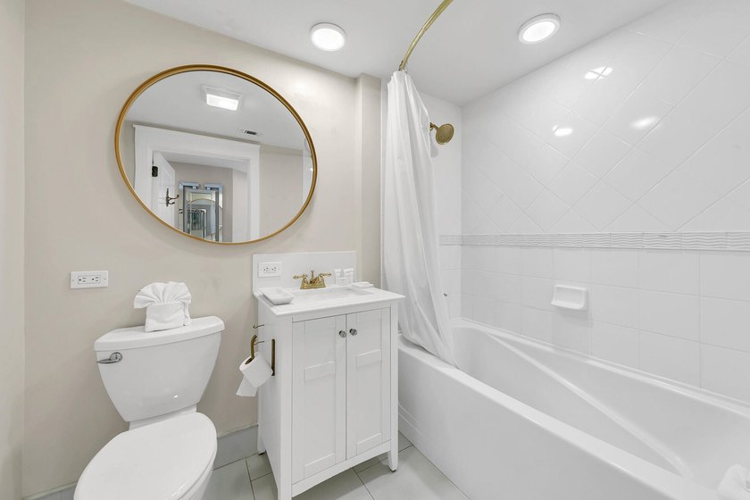 Beautifully renovated &amp; decorated 1 bedroom in Pilot House - photo 13
