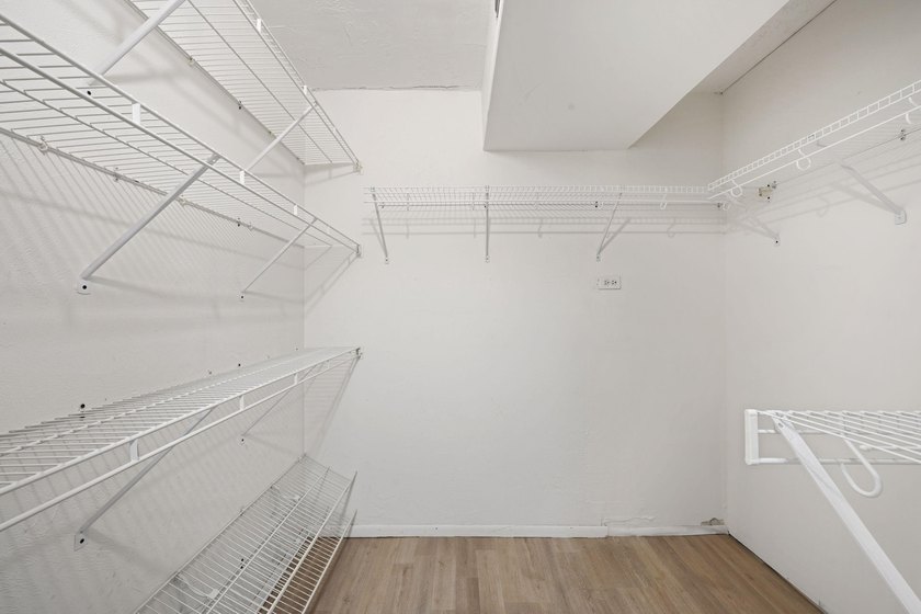 Welcome to this thoughtfully renovated, one-bedroom - photo 17