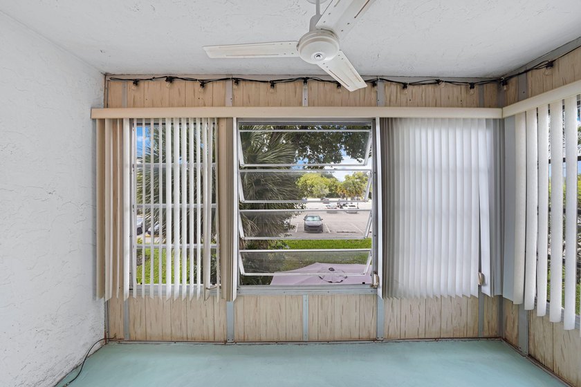 Welcome to this thoughtfully renovated, one-bedroom - photo 19