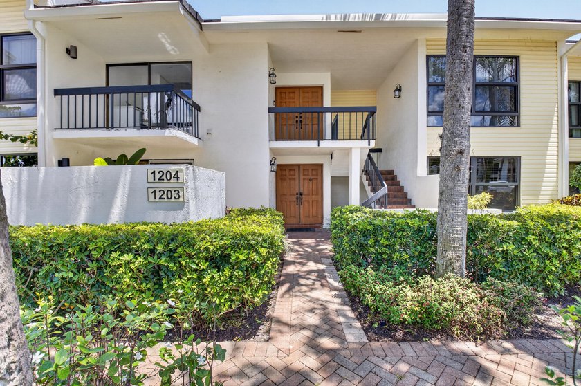 Beautiful, totally redone Willow Wood 3 bedroom, 2.5 second - photo 3