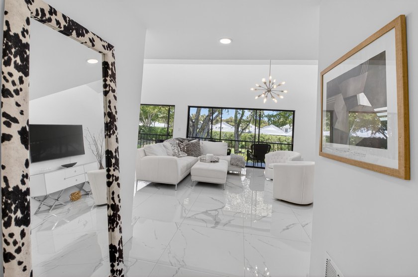 Beautiful, totally redone Willow Wood 3 bedroom, 2.5 second - photo 5