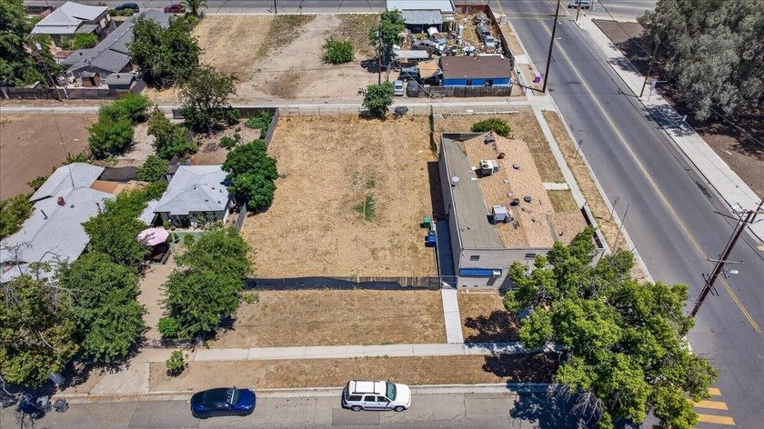 2523 sq ft commercial/ mixed use building on 17,500 sq ft lot - photo 19