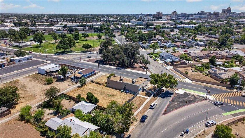 2523 sq ft commercial/ mixed use building on 17,500 sq ft lot - photo 22