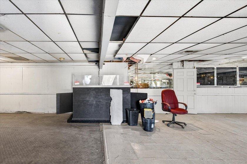 2523 sq ft commercial/ mixed use building on 17,500 sq ft lot - photo 31