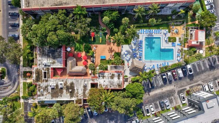 Priced right! Welcome to Island Club in the heart of Pompano - photo 32