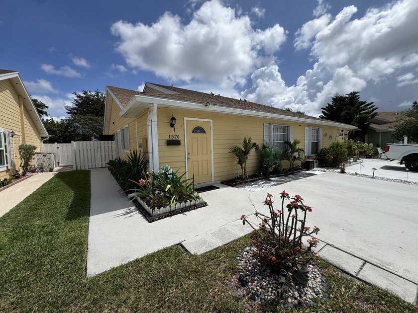 Location, Location....Seller is giving 3% towards buyers closing - photo 2